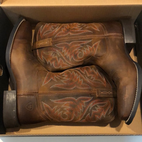Only worn once. Great condition size 10 male. - Picture 1 of 3